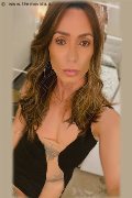  Trav Vivian 366 45 04 341 foto selfie 3
